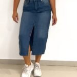 POLLERA LARGA CON TAJO AZUL LOCALIZADO