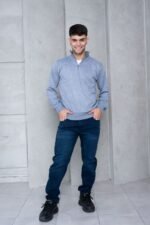 JEAN LOCALIZADO CON BIGOTE AZUL